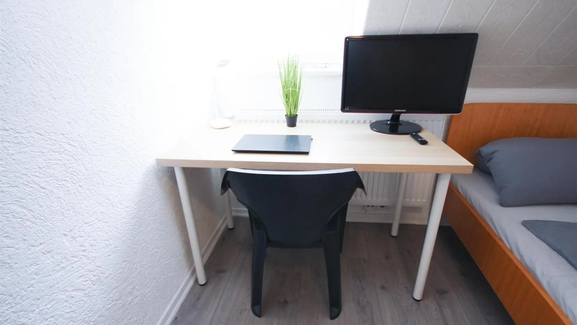 Alfa 2 Zimmer Apartment Stuttgart 2Br Tv Wifi Wm Nahe Daimler L Wifi & Smarttv I 2 Rooms L Bathroom I Kitchen 0*,  Germany